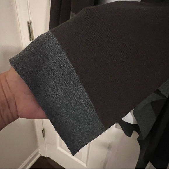 St. John Sweater - Picture 5 of 9